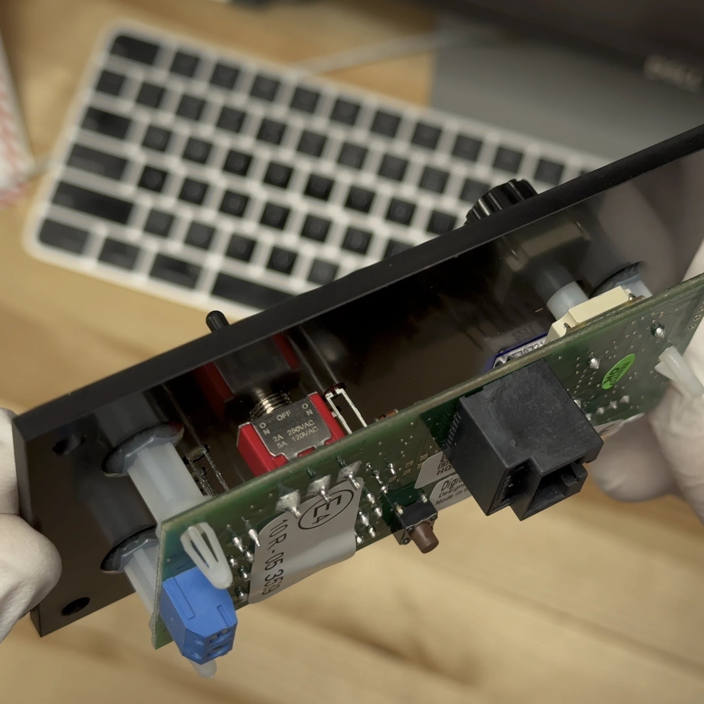Inverter Control Panel with mains current input limiter