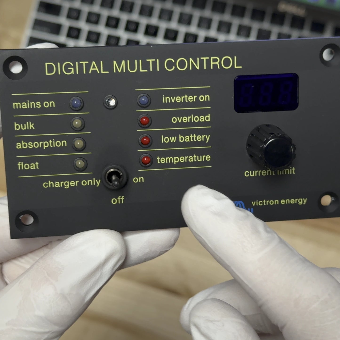 Inverter Control Panel with mains current input limiter