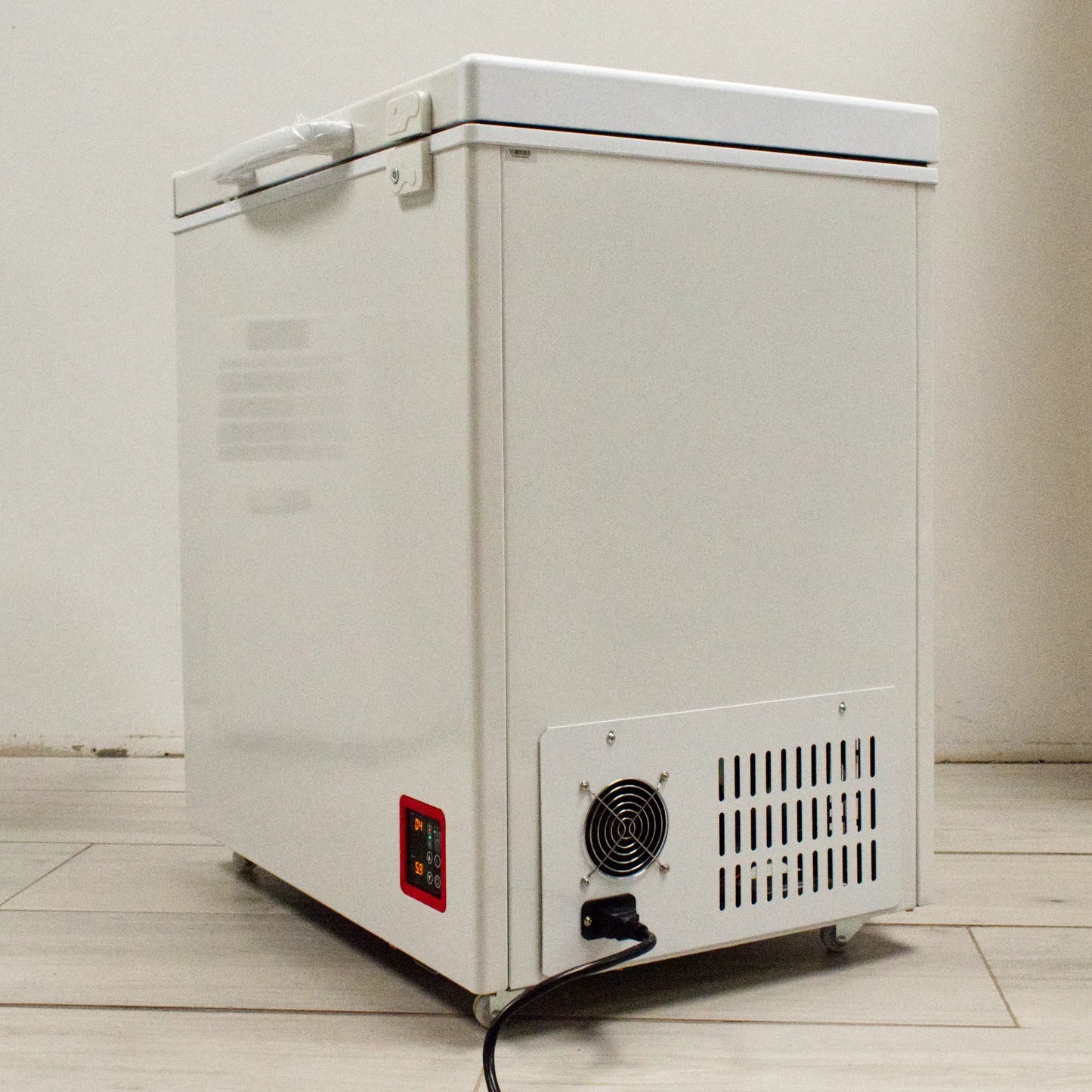 12-24V DC 5.7 Cu-Ft (158 Liter) Battery/Solar Refrigerator Chest Fridge or Freezer