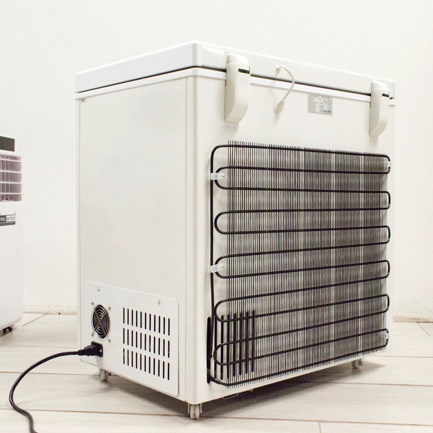 12-24V DC 5.7 Cu-Ft (158 Liter) Battery/Solar Refrigerator Chest Fridge or Freezer
