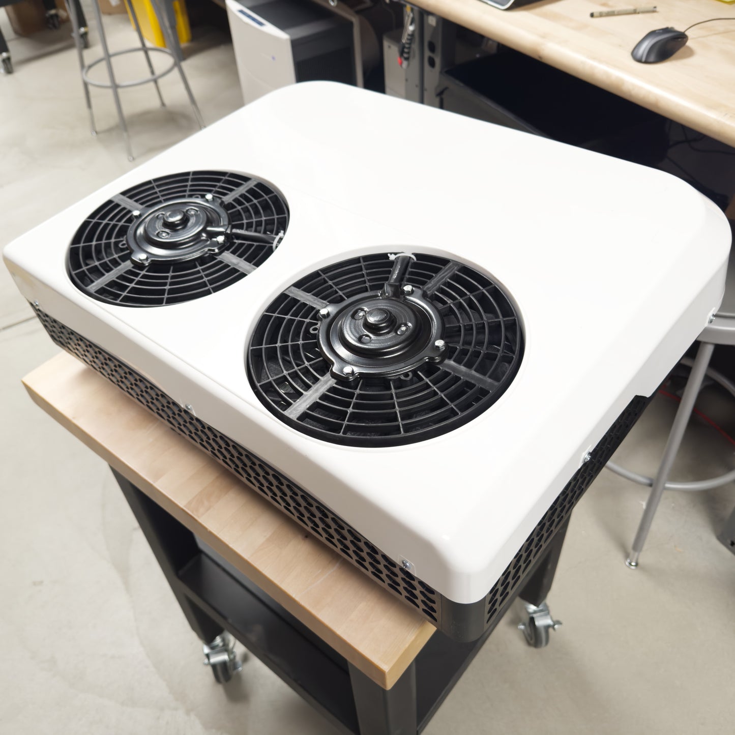 24V Roof Mounted Air Conditioner runs off solar or battery for tractor trailer & RV's