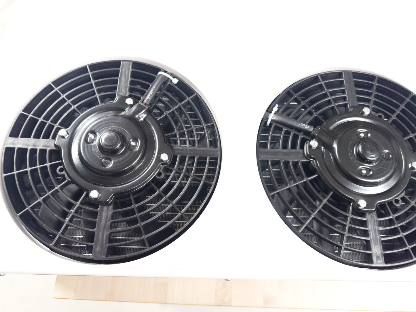 24V Roof Mounted Air Conditioner runs off solar or battery for tractor trailer & RV's
