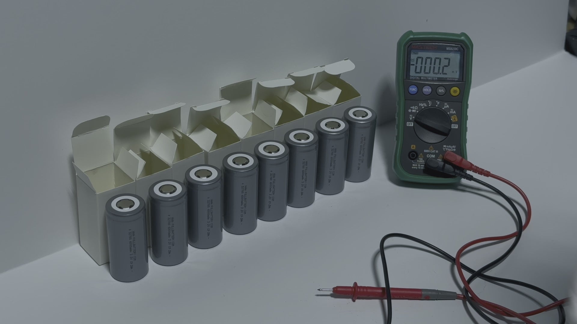 HALページ LiFePO4 Cylindrical 32700 Cells; 6000 mAh 3.2 V LFP – Full Battery